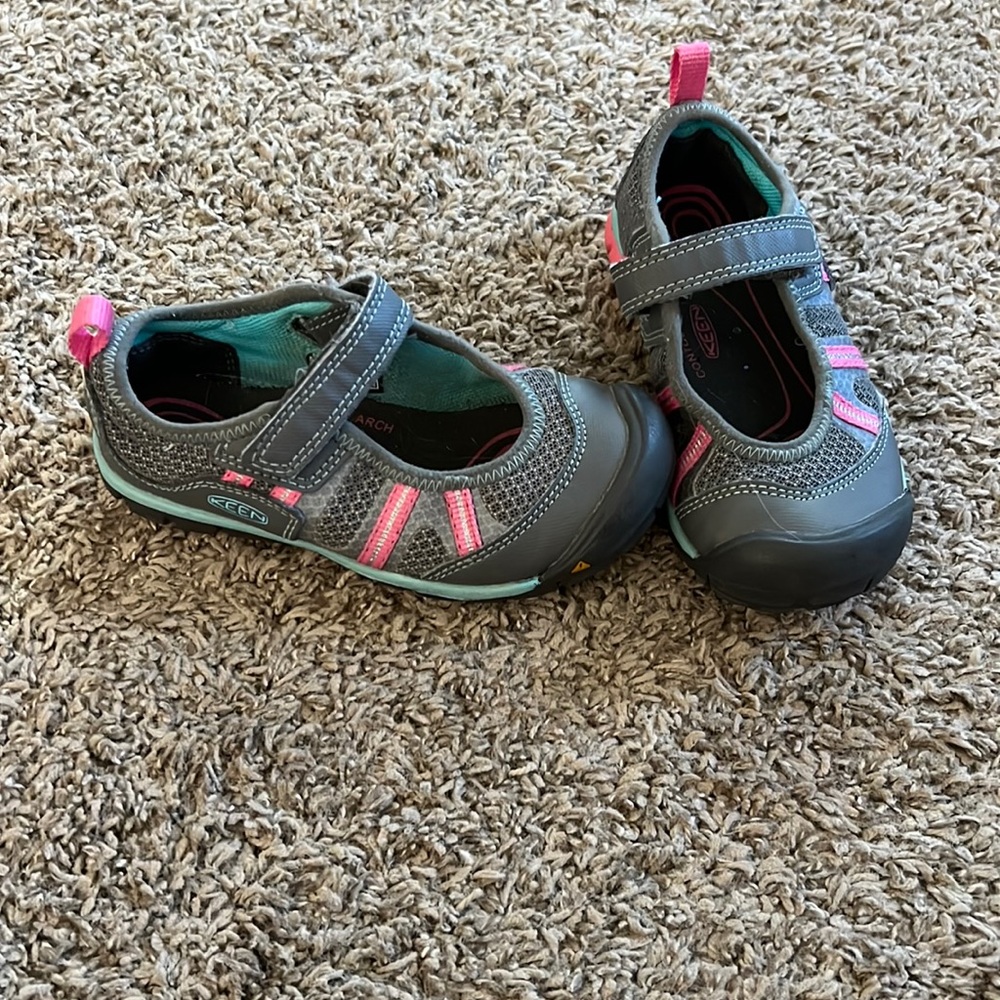 Toddler sz.11 Keen Mary Jane shoes.